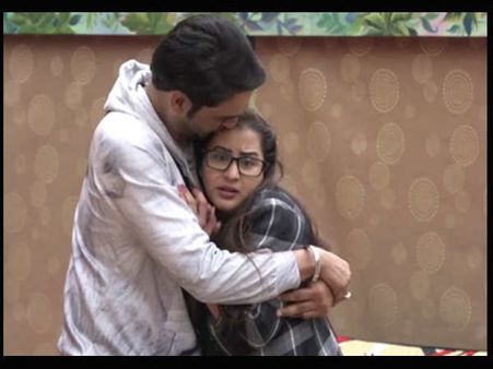 Bigg Boss 11..शिल्पा शिंदे-विकास गुप्ता में दोस्ती...ट्विटर रिएक्शन..आपने देखा!
