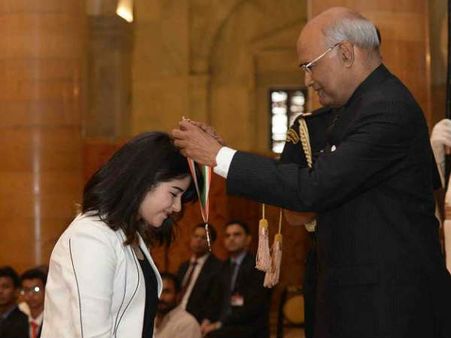 ज़ायरा वसीम को राष्ट्रपति से मिला नेशनल चाइल्ड अवार्ड..शानदार