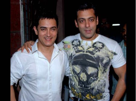 Dearest Salman.... और आमिर खान ने ऐसे दी सलमान को जन्मदिन की बधाई!