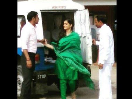 अजय देवगन की अगली फिल्म.. 2018 धमाका.. First LOOK ही शानदार!