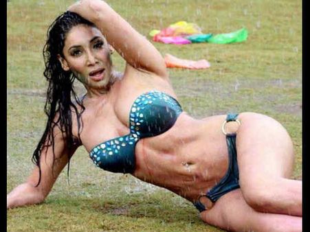 पति के साथ बनाया S*X वीडियो.. रातों-रात वायरल.. अपने रिस्क पर देखें PICS