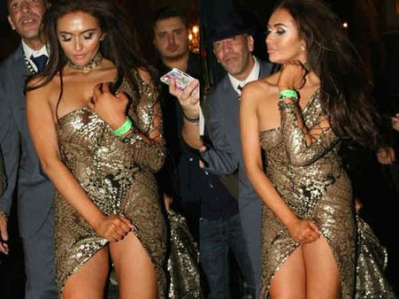 ऊपर-नीचे से खिसकी ड्रेस.. एक्ट्रेस ने जानबूझ कर दिखाया सबकुछ.. अकेले में देखें Pics