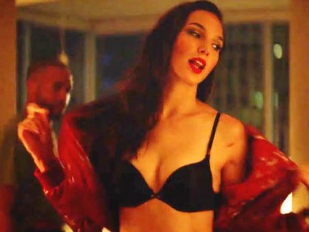 Porn फिल्म में Wonder Woman.. वायरल हुआ वीडियो.. चौंक जाएंगे