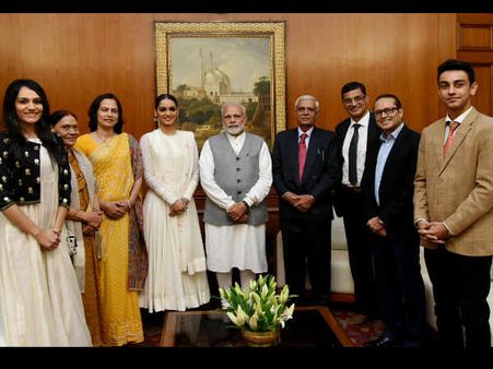 मिस वर्ल्ड मानुषी चिल्लर ने की प्रधानमंत्री नरेंद्र मोदी से मुलाकात