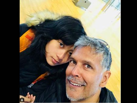 मिलिंद सोमन का गर्लफ्रेंड के साथ क्यूट वर्कआउट वीडियो...देखते रह जाएंगे आप