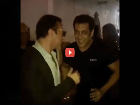VIDEO..अपने ही गानों पर झूमते नजर आए सलमान..बर्थडे पार्टी में जमकर किया डांस