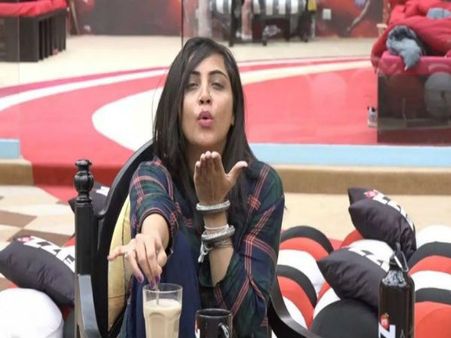 BIGG BOSS: 7 सुपरस्टार के साथ..अर्शी खान..ब्लॅाकबस्टर में एंट्री..VIDEO ALERT