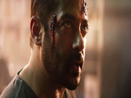 TIGER ब्लाॅकबस्टर..लेकिन सलमान FLOP..ये है 2017 की रियल ब्लॅाकबस्टर !