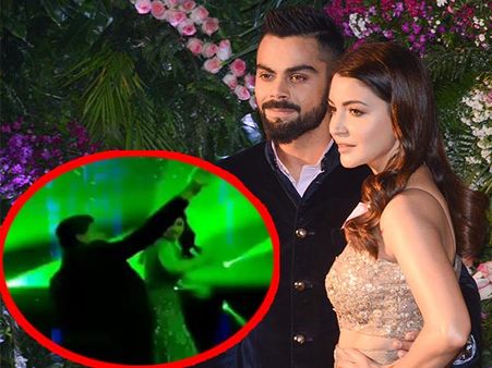 VIRAL...चल छइयां छइयां पर किंग खान के साथ जमकर नाचे विराट और अनुष्का