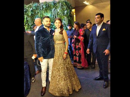 #FirstPic: मिस्टर और मिसेज़ कोहली को देखकर अए हाए लगेगा...शानदार रिसेप्शन शुरू