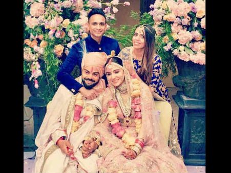 अए हए लग रहा है मिस्टर एंड मिसेज़ विराट कोहली का Wedding Album...आप भी देख डालिए