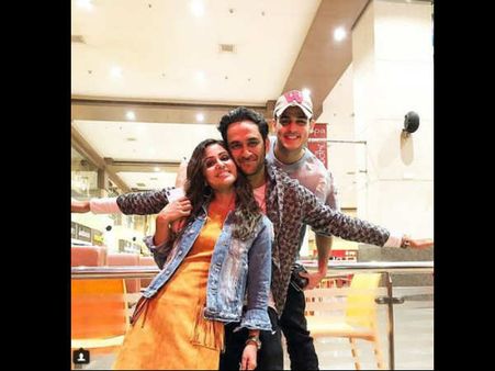 बिग बॉस 11 के जानी दुश्मन..सबकुछ भूलकर बन गए BFF..जमकर कर रहे मस्ती