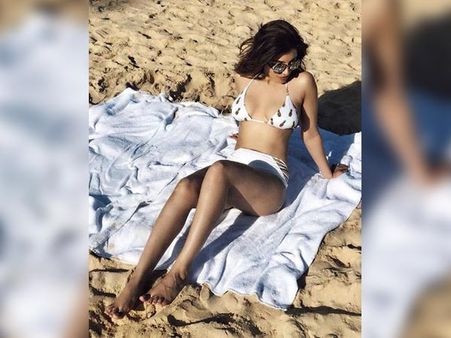 किसी Porn से कम नहीं ये Pics.. ट्रोलर्स को ऐसे दिया जवाब.. देखें HOT तस्वीरें