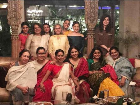 VIRAL PIC: 2018 के पहले अवार्ड्स और ये तस्वीर देखते रह जाएंगे