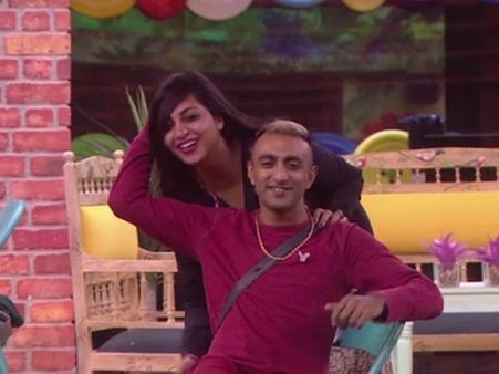 BIGG BOSS से OUT..आकाश और अर्शी खान का चौंकाने वाला VIDEO VIRAL