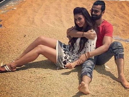 SHOCK: शादी से पहले बिग बॅास के सेक्सी कपल ने मनाया हनीमून. तस्वीरें VIRAL...
