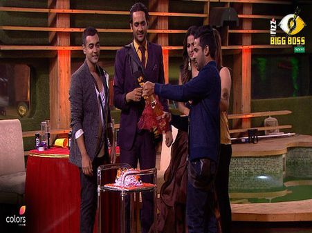 Bigg Boss..शिल्पा शिंदे..विकास गुप्ता..हिना खान..OUT...महा ट्विस्ट...SHOCK!