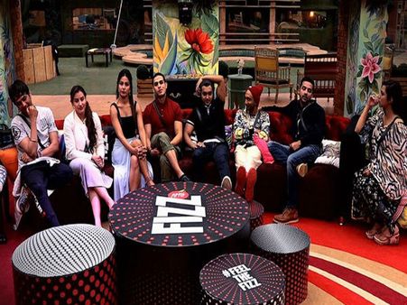 ALERT:इतिहास में पहली बार...BIGG BOSS 11 के 1 नहीं 7 कंटेस्टेंट का तगड़ा डेब्यू...
