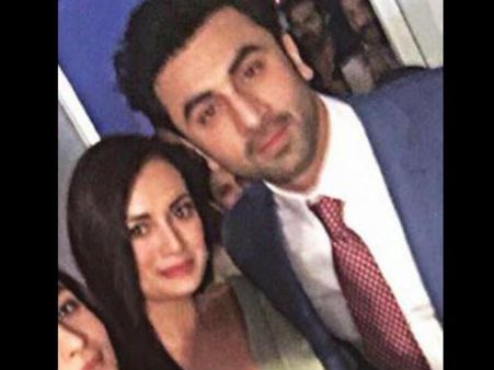 #FirstLook: रणबीर 'दत्त' और उनकी मिसेज़ दत्त की पहली तस्वीर आपके होश उड़ा देगी