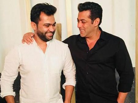 TIGER डायरेक्टर ने बताया कैसे सलमान को बनाया ब्लॉकबस्टर....सलमान के एक्टिंग करवानी पड़ती है!