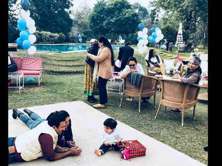 तैमूर की एक और तस्वीर वायरल हो गई..देखते रह जाएंगे आप भी