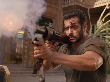 टाईगर जिंदा है की सफलता से सलमान की आने वाली फिल्में तोड़ेगी आमिर खान का रिकॉर्ड