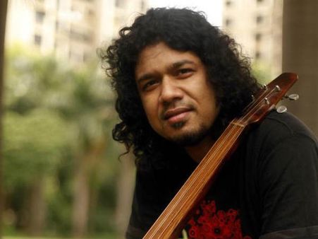 गालियां सुनाने से पहले पापोन की भी तो सुन लेते, बच्ची को किस तो किया लेकिन..