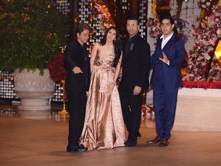 देश के सबसे अमीर लड़के की सगाई - आकाश अंबानी की सगाई पार्टी में पहुंचा पूरा बॉलीवुड