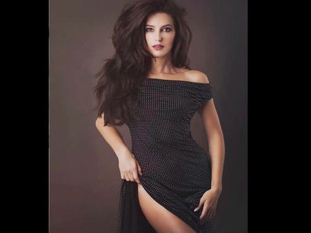 आ रही हैं कैटरीना की बहन, फिल्म भी फाइनल, S*XY तस्वीरों से मचाया था बवाल