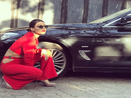 एशिया की सेक्सी सुपरस्टार निया शर्मा,ट्विस्टेड 2 रोमांटिक VIDEO,दीवाना बना देगा