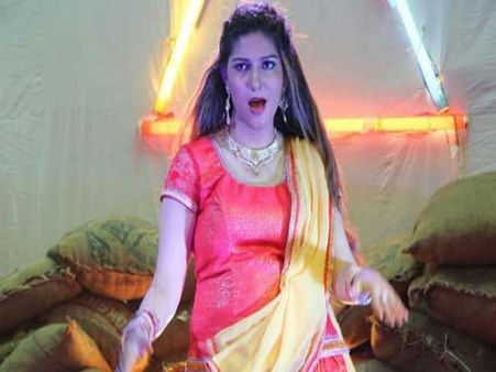 सपना चौधरी का वेस्‍टर्न डांस आपकी दिल की धड़कन तेज कर देगा,VIDEO