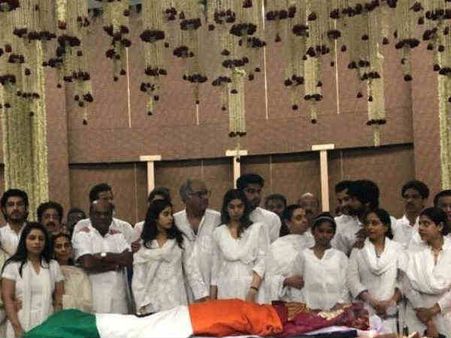 श्रीदेवी के गुजरने के बाद जान्हवी की पहली तस्वीर, ऐसी हो गई हालत, देखकर रो पड़ेंगे