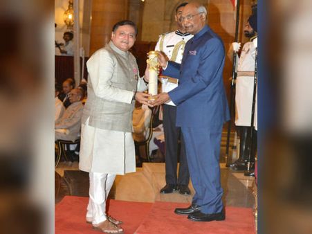 अभिनेता मनोज जोशी को राष्ट्रपति के द्वारा, पद्मश्री अवॉर्ड से सम्मानित किया गया