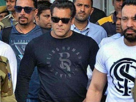 सिर्फ सलमान ही नहीं, बॉलीवुड के इन 10 स्टार्स पर भी हैं आपराधिक केस, Shock लग जाएगा