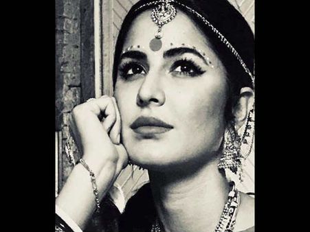 शाहरूख खान की ज़ीरो, बाहर आया कैटरीना कैफ का LOOK और एक ट्विस्ट!