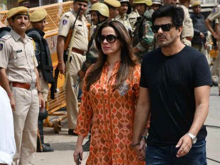 ''सलमान खान सुपरस्टार होने की सजा भुगत रहे हैं.. मुझे उनके लिए अफसोस है..''