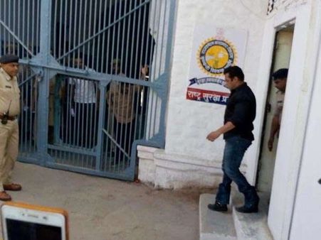 सलमान को आज मिलेगा बैंगन, कल सुबह दलिया, TOILET में टाइल्स भी लगवा दिए हैं!