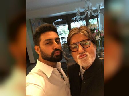 अमिताभ बच्चन और अभिषेक बच्चन की पाउट वाली सेल्फी, देखिए दोनो का अलग अंदाज