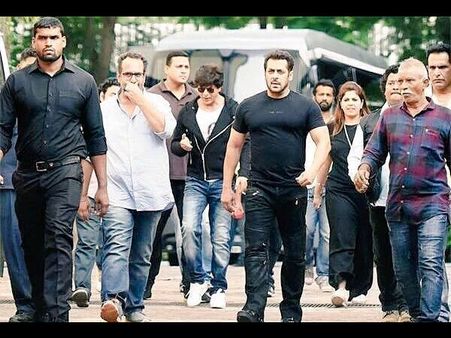 सलमान- शाहरुख के बीच लड़ाई.. लेकिन बीच में फंस गई कैटरीना कैफ!