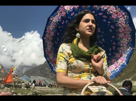 केदारनाथ: सारा अली खान फिर मुसीबत में, फिल्म के निर्देशक ने कोर्ट में घसीटा