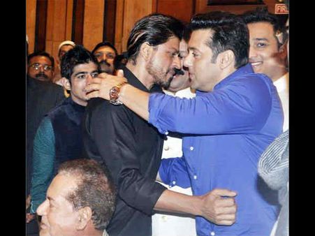 सलमान खान और शाहरुख खान मिल जाएं, तो बवाल पक्का है, एक बार फिर हुआ धूम-धड़ाका
