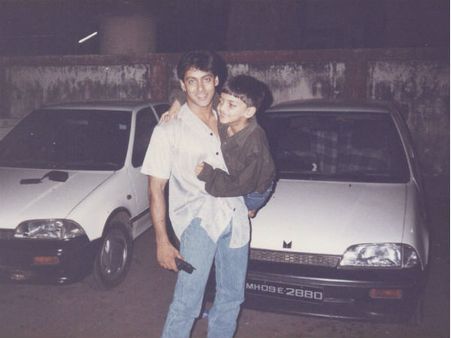 सलमान खान ने किया एलान- बॉलीवुड में एक और जबरदस्त DEBUT- देखें तस्वीर