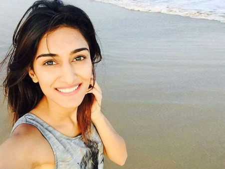 कुछ रंग प्यार के ऐसे भी की सुपरस्टार,पहली बार बिकिनी में तस्वीरें viral,मचा हंगामा