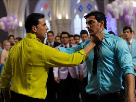 मैं अक्षय कुमार के साथ कोई धमाका नहीं कर रहा हूं, फिलहाल एक ही काफी है