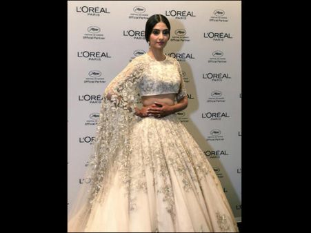 FIRST LOOK: देखकर होश ही उड़ जाएंगे, धमाका तो होना ही था