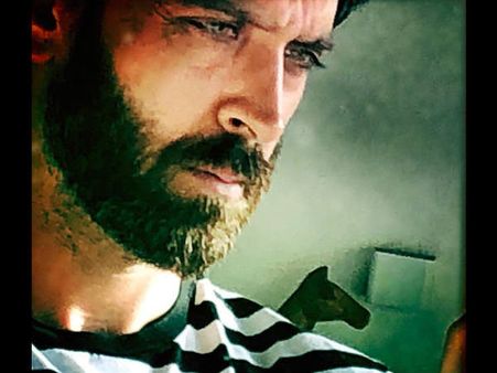ऋतिक रोशन का जबरदस्त LOOK- 2019 में बॉक्स ऑफिस धमाका फाइनल है!