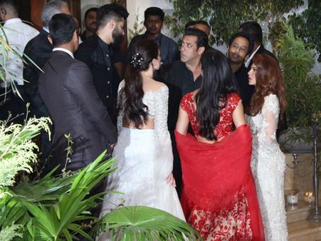 Sonam Reception: इस स्टार को सलमान खान ने किया IGNORE.. नहीं मिली माफी.. देंखे Video