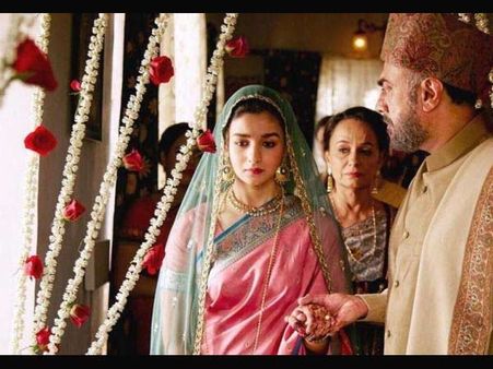 BOX OFFICE: देखते देखते सुपरहिट हो गई ये फिल्म.. ताबड़तोड़ कलेक्शन.. 100 प्रतिशत मुनाफा