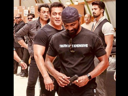 बाहुबली को टक्कर देगी Race 3, फूंक दिए करोड़ों अब सलमान खान की बारी, 8 जबरदस्त खुलासे