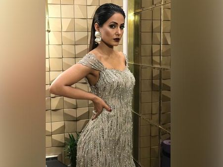 पहली बार,हिना खान ने की सारी हदें पार,बिकिनी में लाखों लोग देख रहे हैं ये तस्वीरें